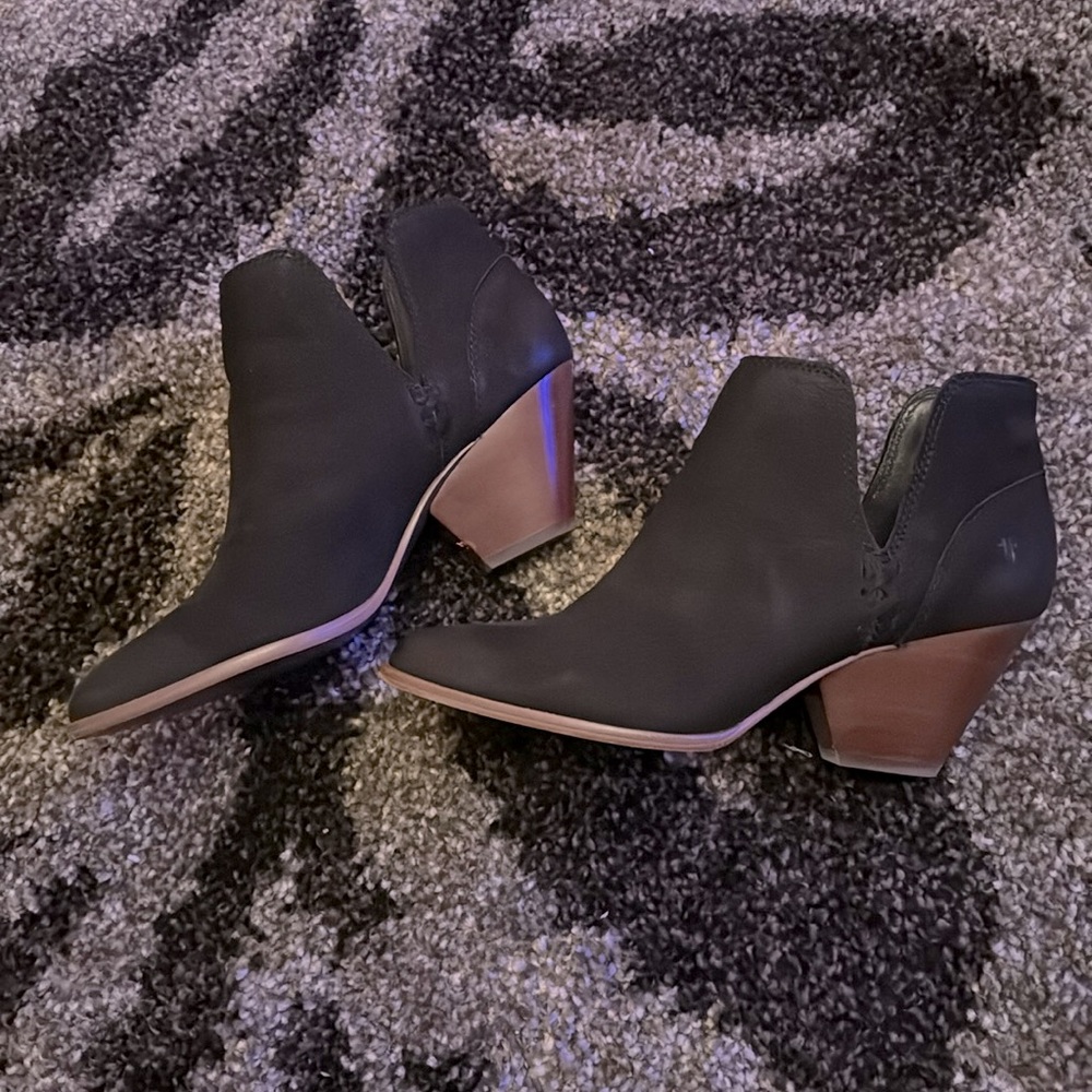 FRYE Leather Boots preowned like new Size 7.5